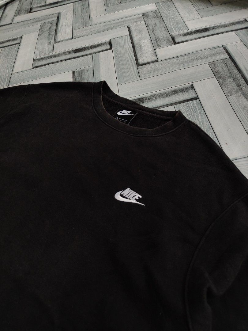Nike Fleece club Black (Category: Hoodies) located in Tacurong. Submitted by groovyf1nds (Listing ID 1465403646, Image 2). Description: Nike Fleece club White Condition: Excellent Color rate: 9/10 Size: Large Dimes: 25 width, 28.5 length.