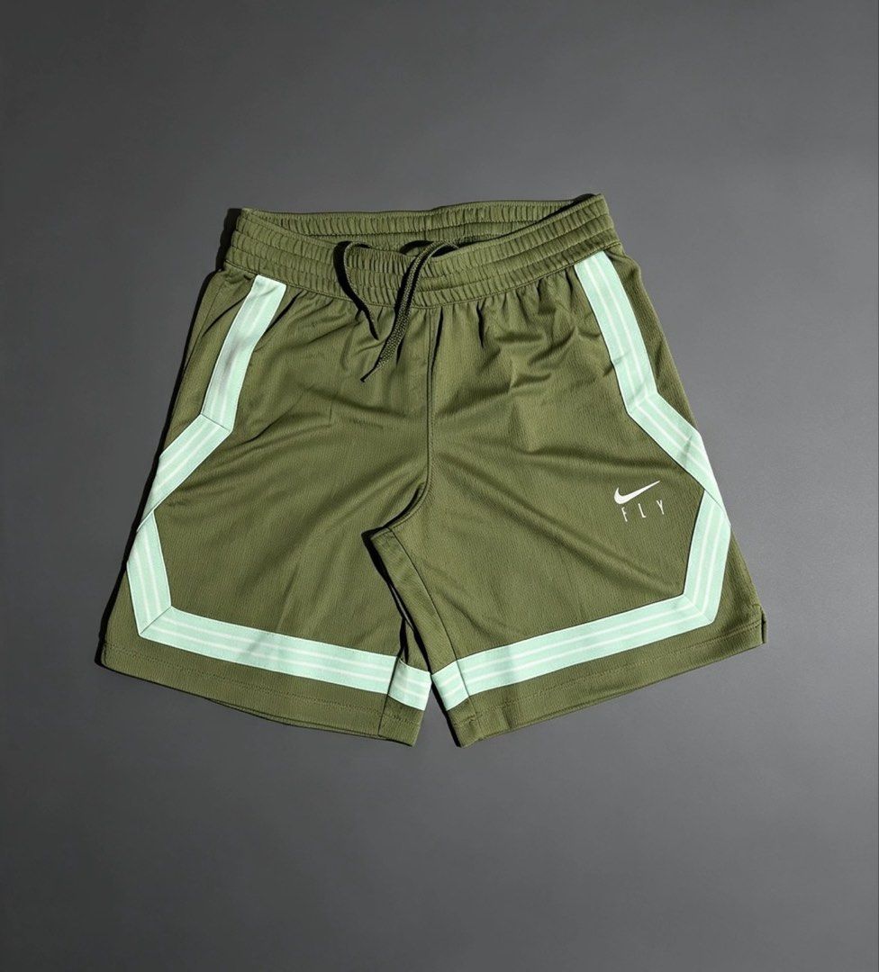 Nike fly (Category: Shorts) located in Manila. Submitted by lardo.599 (Listing ID 1465409115, Image 2). Description: Size L No issue.