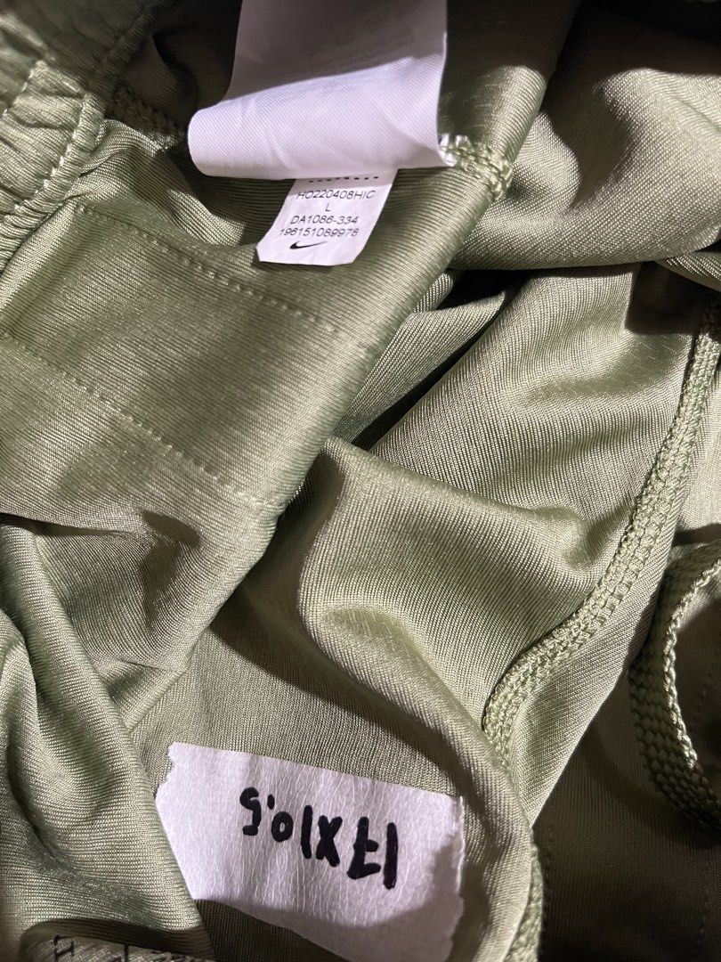 Nike fly (Category: Shorts) located in Manila. Submitted by lardo.599 (Listing ID 1465409115, Image 3). Description: Size L No issue.