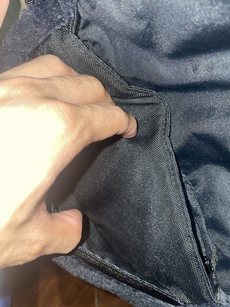 NIKE FUR BAG (Category: Sling Bags) located in Makati City. Submitted by gemsonatrash (Listing ID 1465450358, Image 3). Description: Excellent .