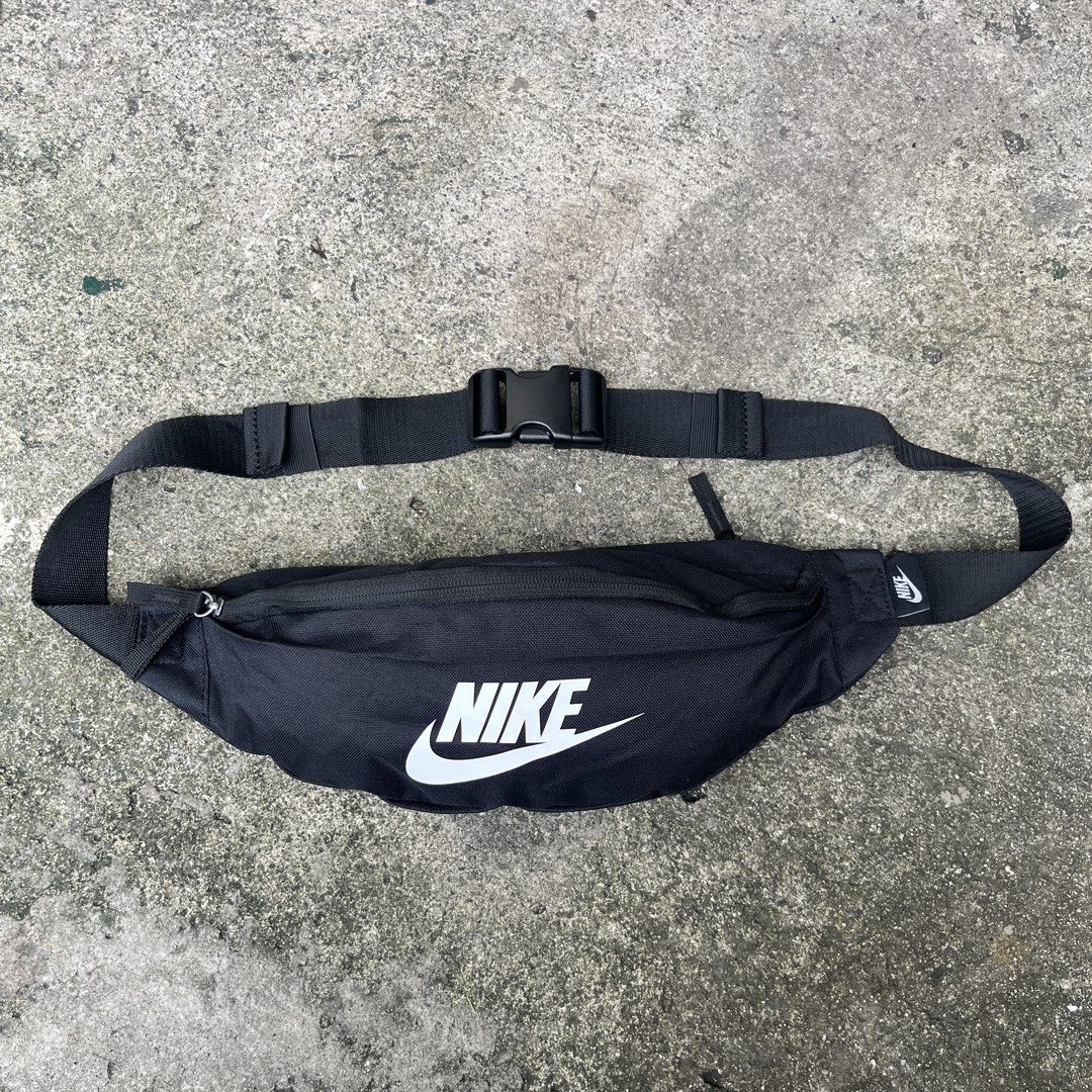 Nike Heritage Belt Bag (Category: Belt bags, Clutches and Pouches) located in Marikina City. Submitted by wayupcollective (Listing ID 1465529329, Image 1). Description: Nike Heritage Belt Bag Good as new No flaws Measurement Length: 6” Width: 15” .