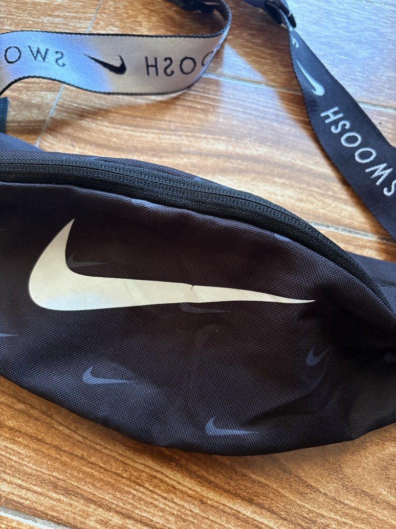 Nike Heritage Hip Pack Swoosh (Category: Sling Bags) located in Manila. Submitted by selectors_club26 (Listing ID 1465480496, Image 2). Description: Color rate: 9.5/10 Excellent condition Issue shown on pics.
