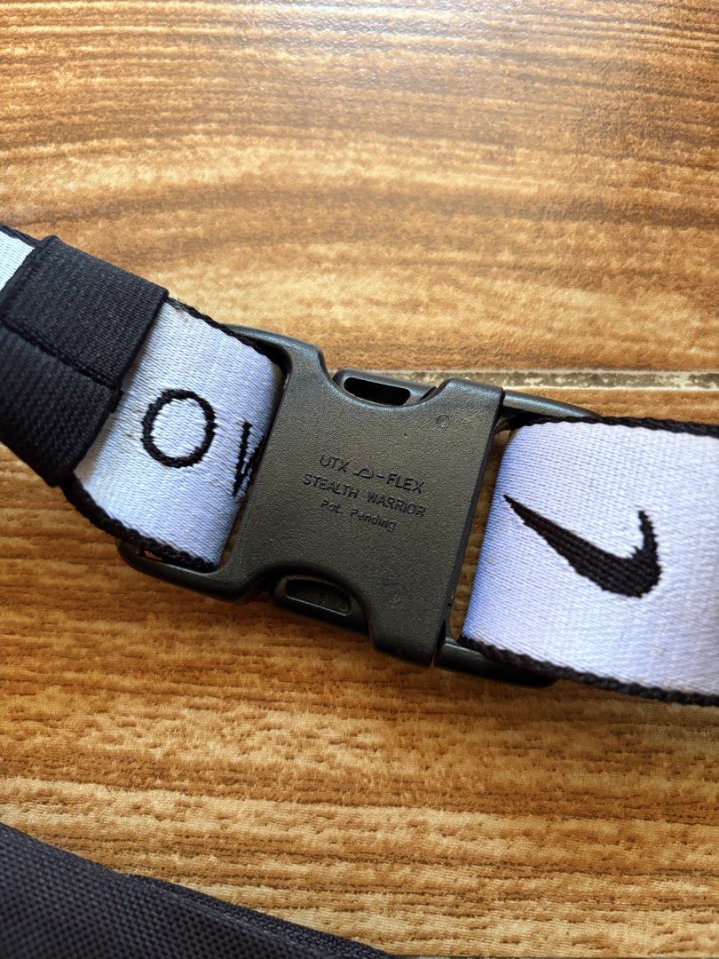 Nike Heritage Hip Pack Swoosh (Category: Sling Bags) located in Manila. Submitted by selectors_club26 (Listing ID 1465480496, Image 3). Description: Color rate: 9.5/10 Excellent condition Issue shown on pics.