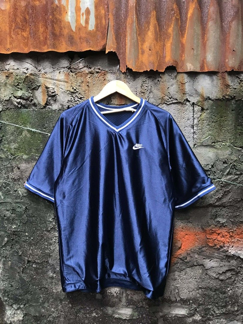 Nike jersey riversable (Category: Tshirts & Polo Shirts ) located in Manila. Submitted by thriftnicarl.3 (Listing ID 1465504692, Image 3). Description: Nike mesh riversable jersey Sizes - large to xl Dimes - W 23 L 30.4 Price - 999 freeshipping fee 🏷.