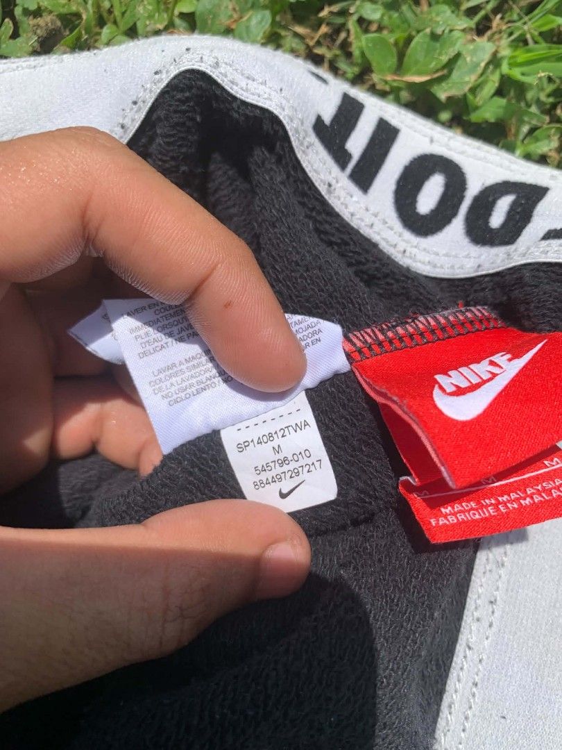 Nike Jogger Pants (Category: Joggers) located in Ajuy. Submitted by wizerabbit420 (Listing ID 1465546123, Image 3). Description: NIKE SIDE LOGO JOGGER PANTS 32-38 WAISTLINE 37/38 LENGTH NO ISSUE ALREADY WASHED 9.8/10 CONDITON 📥.