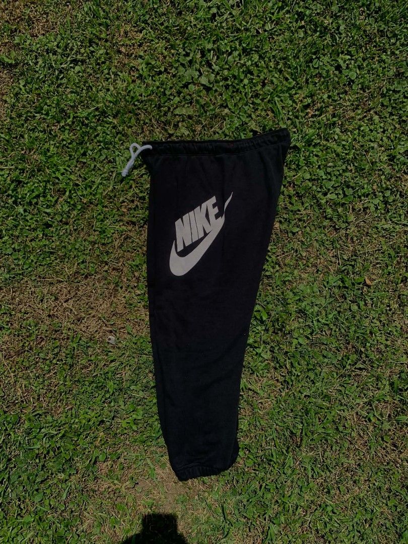 Nike Jogger Pants (Category: Joggers) located in Ajuy. Submitted by wizerabbit420 (Listing ID 1465546123, Image 2). Description: NIKE SIDE LOGO JOGGER PANTS 32-38 WAISTLINE 37/38 LENGTH NO ISSUE ALREADY WASHED 9.8/10 CONDITON 📥.