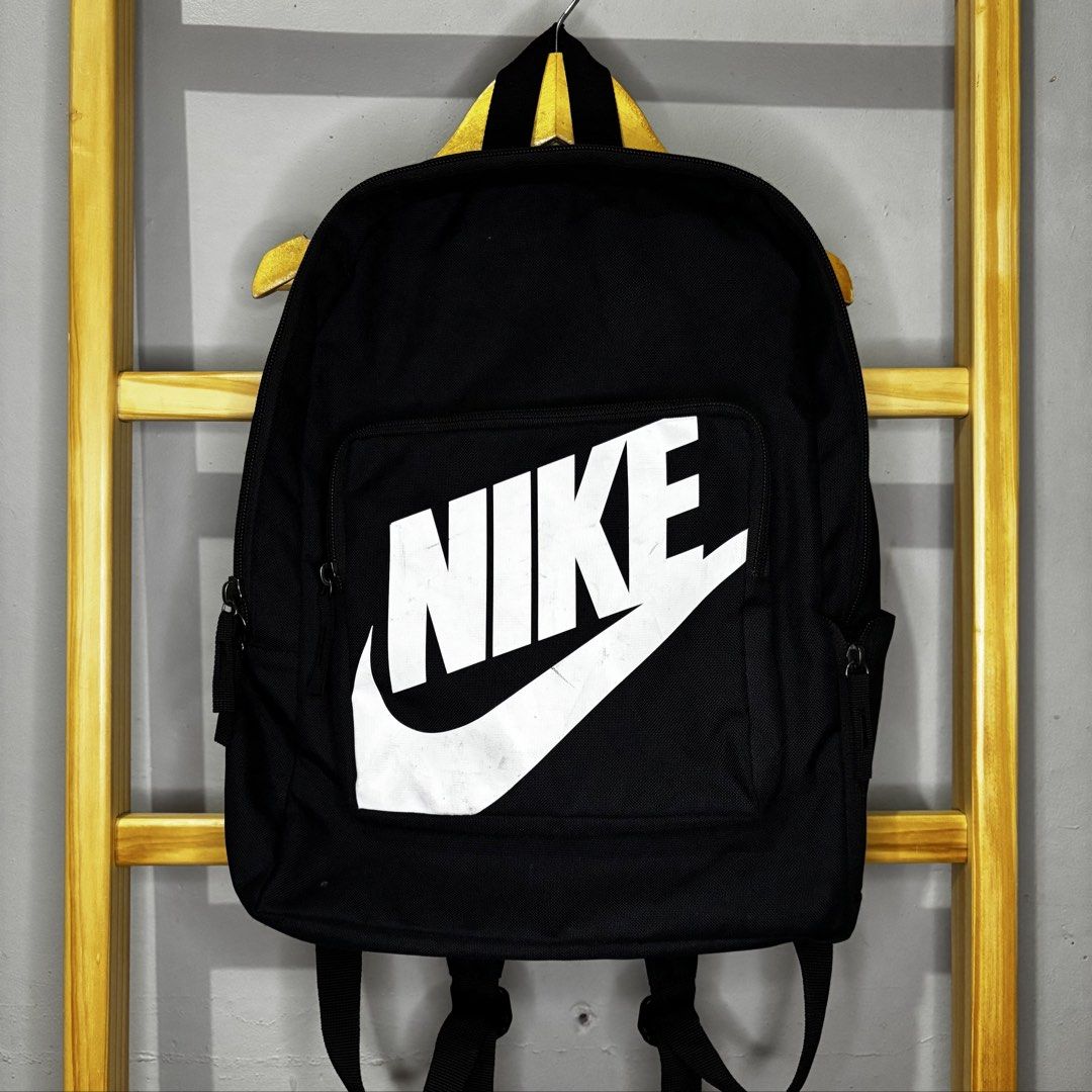Nike kids backpack (Category: Diaper Bags & Wetbags) located in Valenzuela. Submitted by thriftynanay88 (Listing ID 1465453317, Image 1). Description: Bought brandnew Kept the tags & plastic Needs washing.