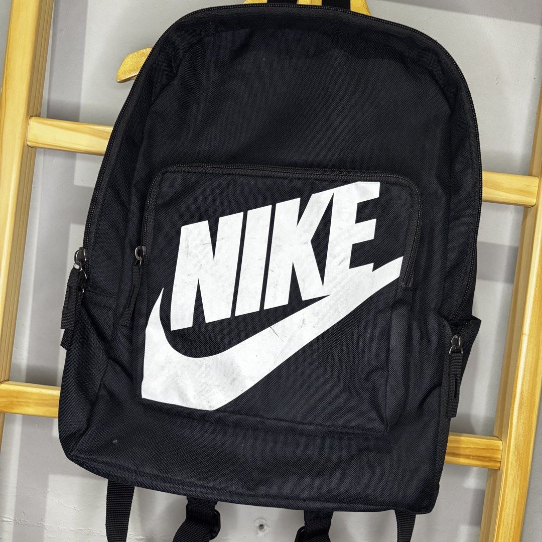 Nike kids backpack (Category: Diaper Bags & Wetbags) located in Valenzuela. Submitted by thriftynanay88 (Listing ID 1465453317, Image 2). Description: Bought brandnew Kept the tags & plastic Needs washing.