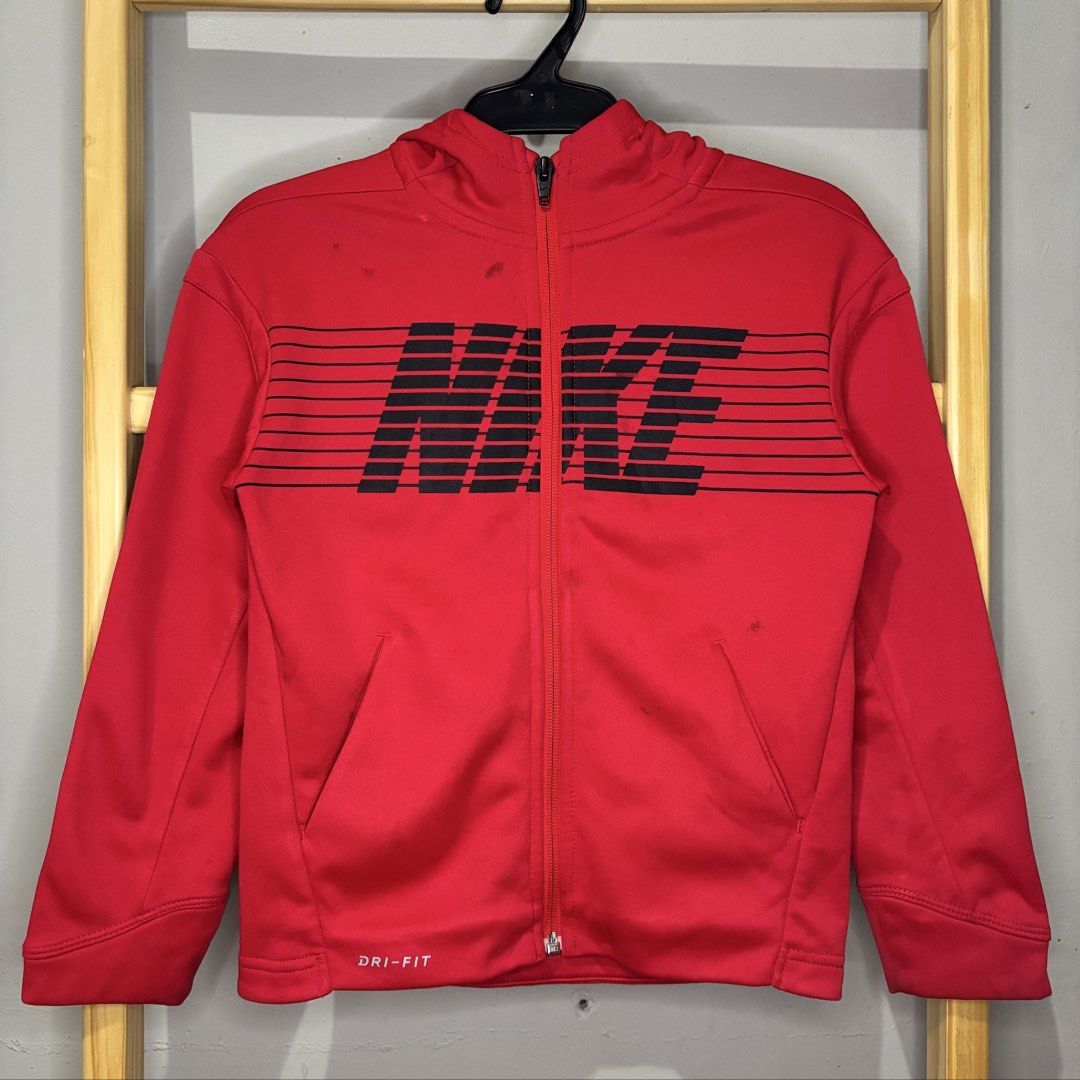 Nike kids hoodie jacket (Category: Babies & Kids Fashion) located in Valenzuela. Submitted by thriftynanay88 (Listing ID 1465452030, Image 1). Description: Size 6Y on tag runs small Has stain.