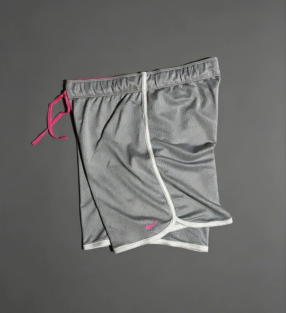Nike mesh (Category: Shorts) located in Manila. Submitted by lardo.599 (Listing ID 1465408899, Image 1). Description: Size XL No issue.