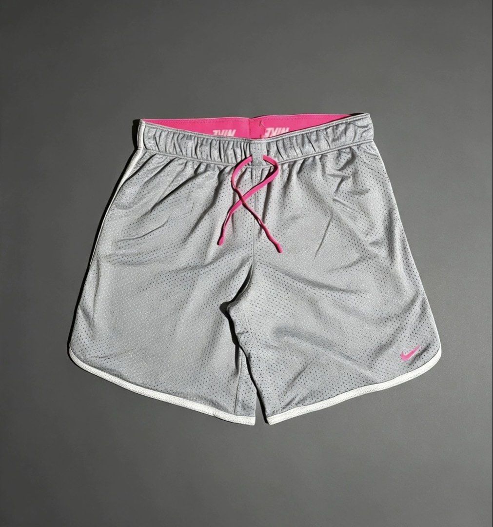 Nike mesh (Category: Shorts) located in Manila. Submitted by lardo.599 (Listing ID 1465408899, Image 2). Description: Size XL No issue.