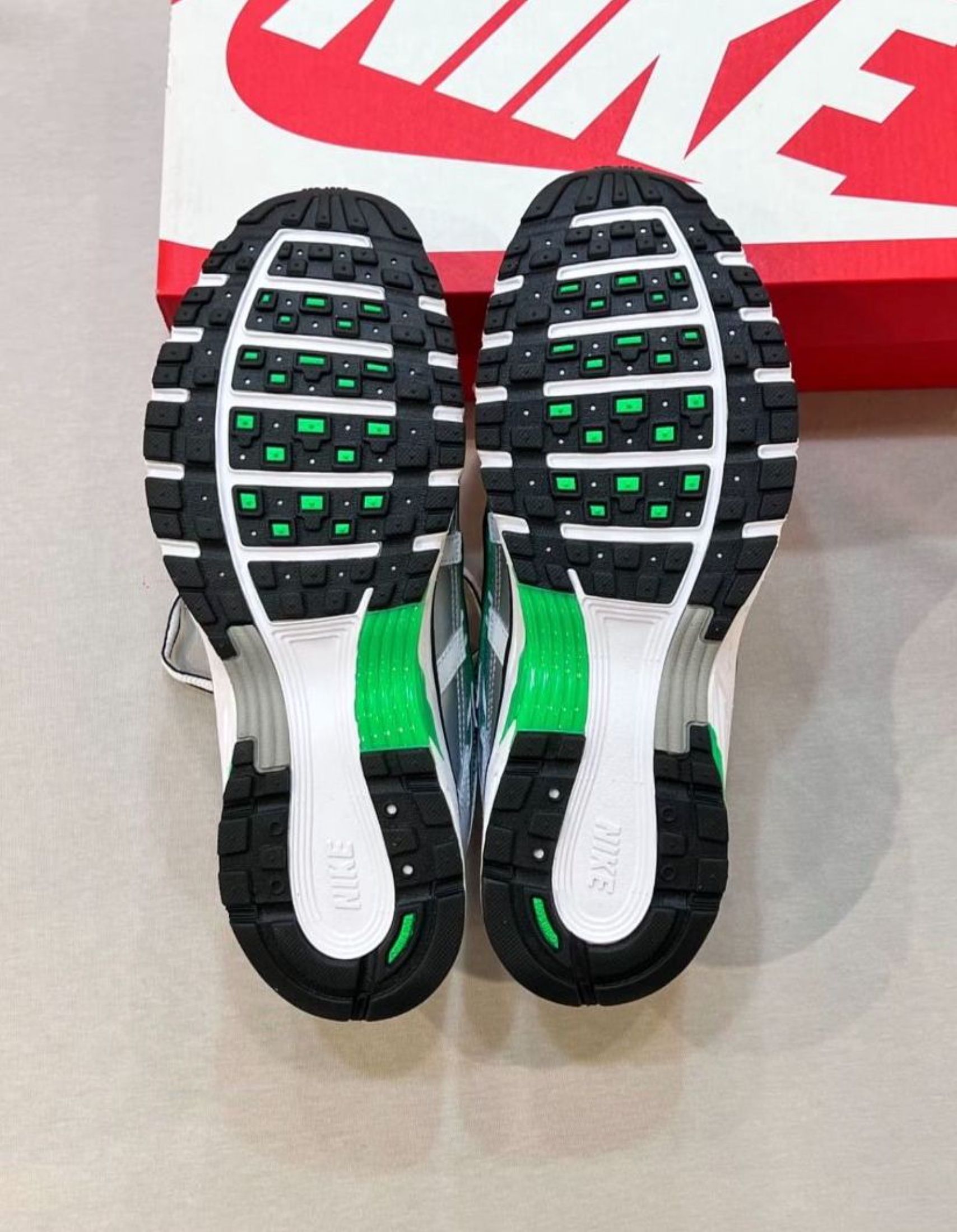 Nike P-6000 舒適耐磨減震透氣 跑步鞋 白綠 （分類：波鞋）位於 Hong Kong。 由 mevastcloud 提交（商品編號 1465573171，圖片 5）。簡介： 📝 商品卡片 ──────────── 品牌 Nike 品名 Nike P-6000 舒適耐磨減震透氣 跑步鞋 白綠 成色 全新 物流 順豐包郵 付款 貨到付款 確認 3日發相 ──────────── 📩 問題歡迎 Chat。