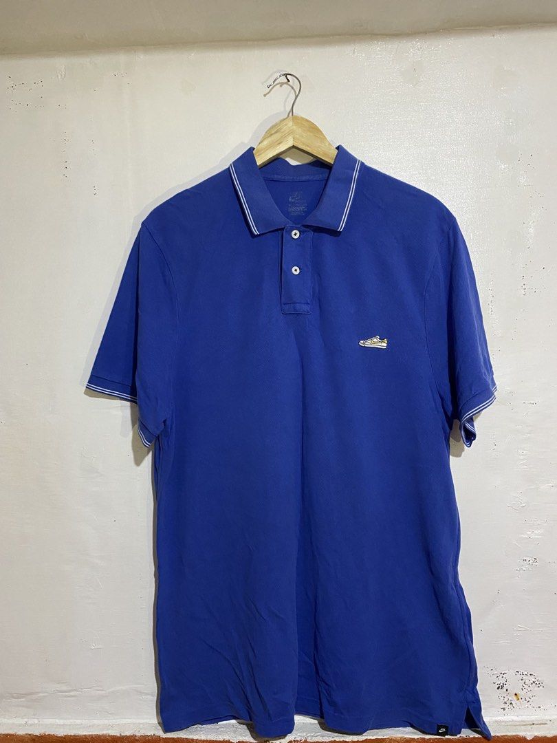 NIKE POLO shirt (Category: Tshirts & Polo Shirts ) located in Cebu City. Submitted by arsenyong (Listing ID 1465514815, Image 1). Description: 21 by 30 Good condition 8.5/10 color ate Issue: small pinhole Need wash only .