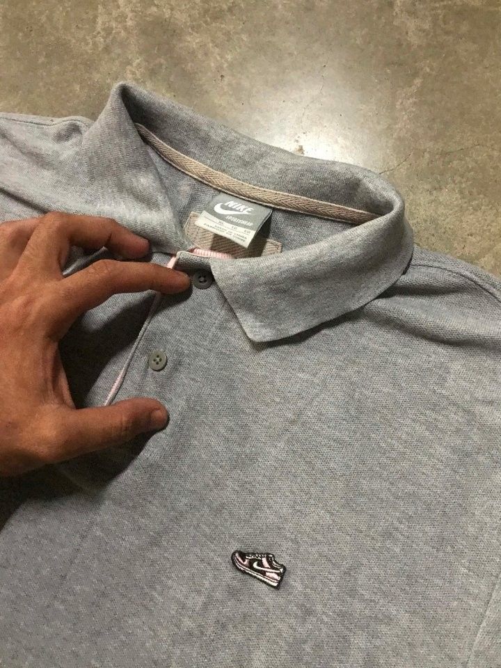NIKE POLO SHIRT (Category: Activewear) located in Ajuy. Submitted by wizerabbit420 (Listing ID 1465546518, Image 2). Description: NIKE GRAY POLO SHIRT XL ON TAG LARGE BEST FIT! NEGO 🤝 22.5X28 10/10 CONDITION 📥.