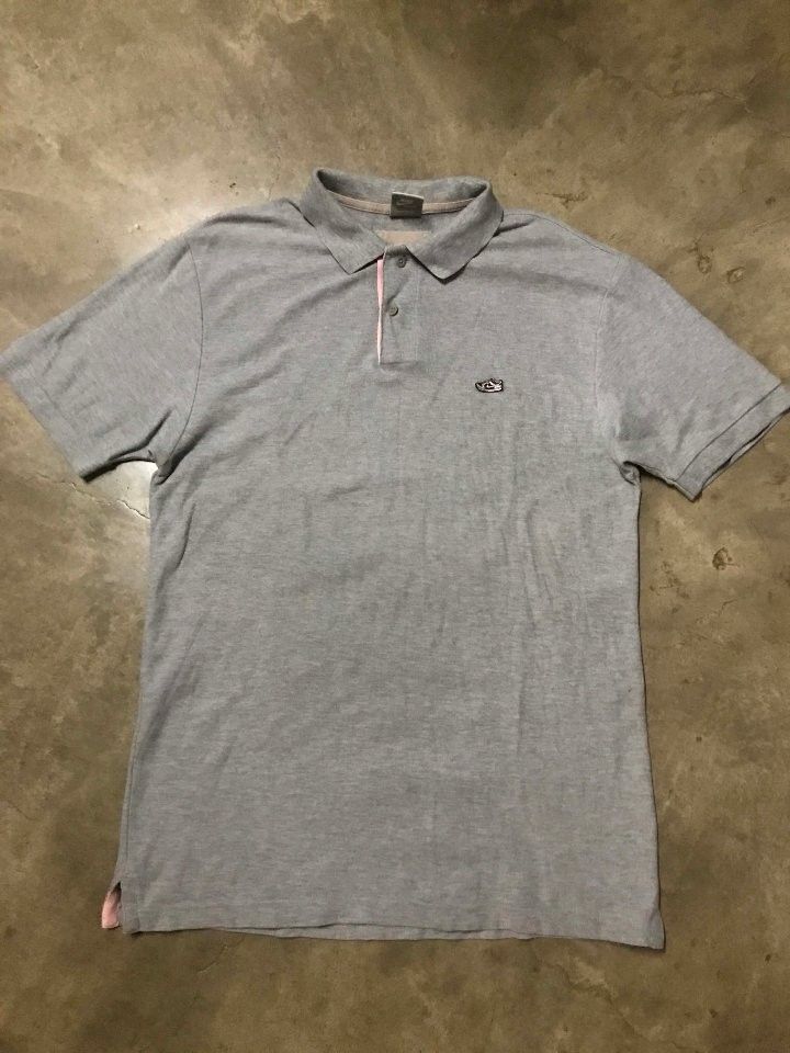 NIKE POLO SHIRT (Category: Activewear) located in Ajuy. Submitted by wizerabbit420 (Listing ID 1465546518, Image 1). Description: NIKE GRAY POLO SHIRT XL ON TAG LARGE BEST FIT! NEGO 🤝 22.5X28 10/10 CONDITION 📥.