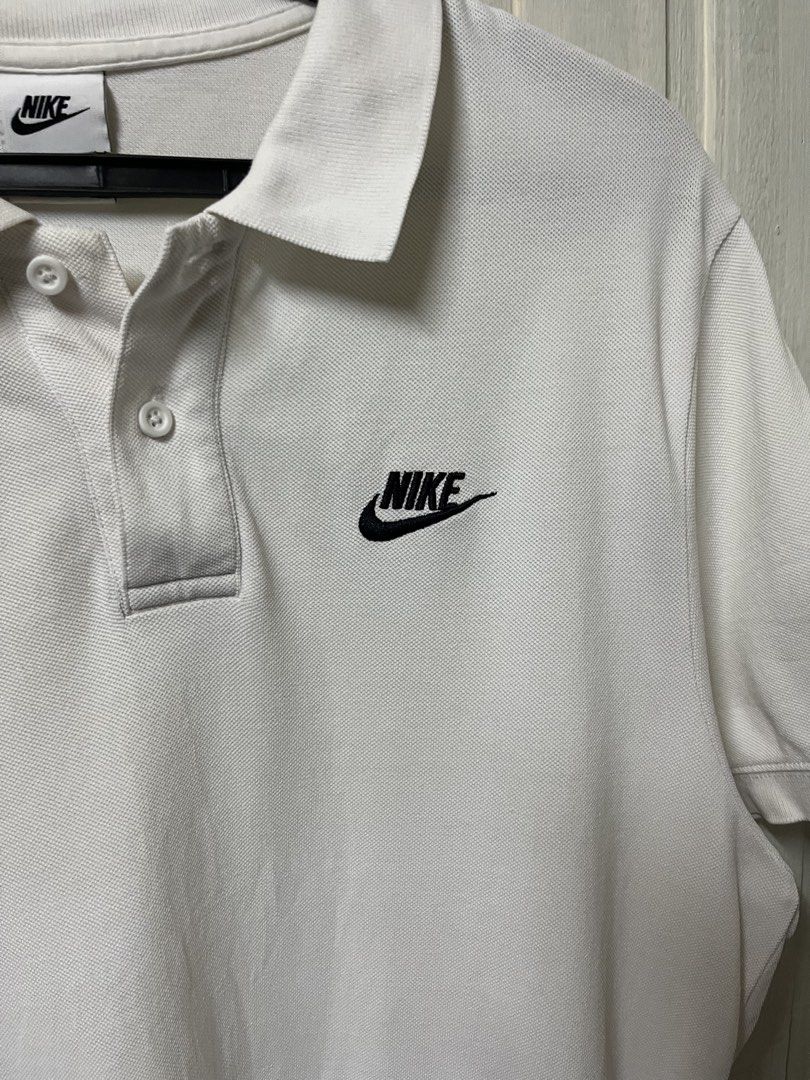 Nike Polo Shirt White (Category: Tshirts & Polo Shirts ) located in Muntinlupa City. Submitted by ninenine.collective (Listing ID 1465385466, Image 3). Description: Nike Polo Shirt White 22.5/28.5.