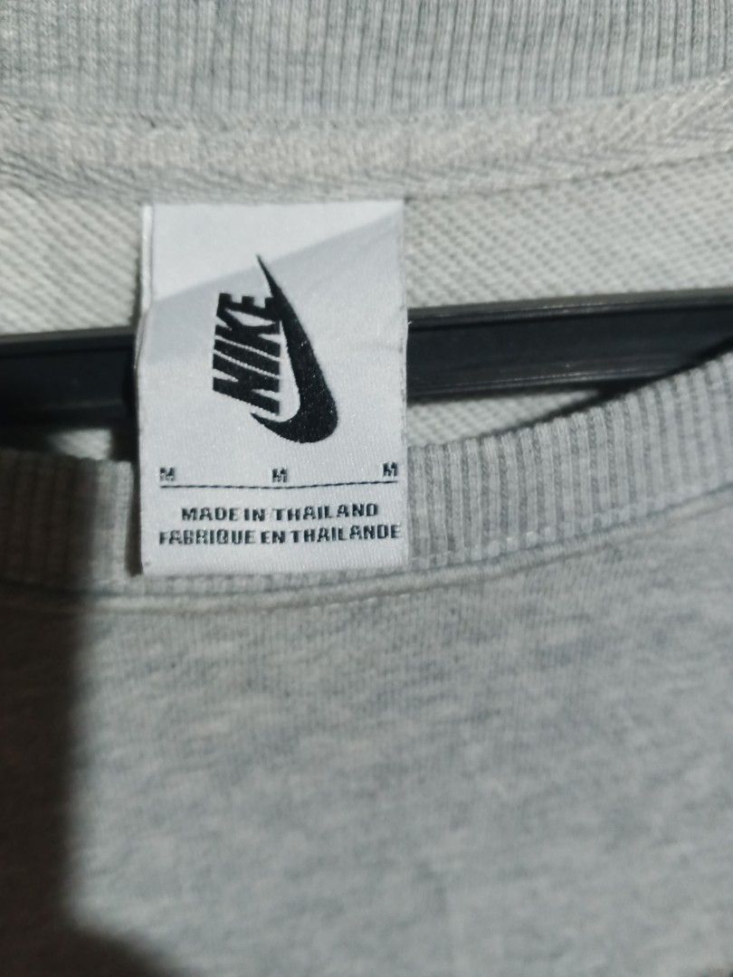 nike pullover (Category: Coats, Jackets and Outerwear) located in Isabel. Submitted by nieljun112187 (Listing ID 1465386747, Image 3). Description: nike width 21 length 26 colorate 9.