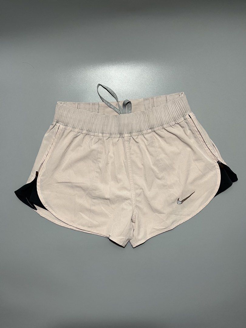 Nike Running Short (Category: Activewear) located in Caloocan City. Submitted by jvn_23 (Listing ID 1465474645, Image 1). Description: Nike Running Short Authentic/Legit💯 Excellent Condition 📍 Color rate: 10/10📍 Dimes: 28-36” Waist 12” Length Color may vary due to lighting. .
