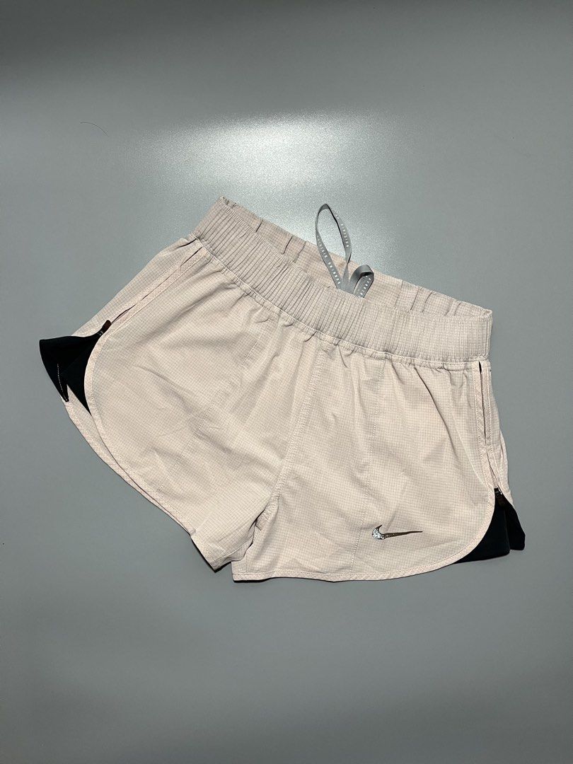 Nike Running Short (Category: Activewear) located in Caloocan City. Submitted by jvn_23 (Listing ID 1465474645, Image 2). Description: Nike Running Short Authentic/Legit💯 Excellent Condition 📍 Color rate: 10/10📍 Dimes: 28-36” Waist 12” Length Color may vary due to lighting. .