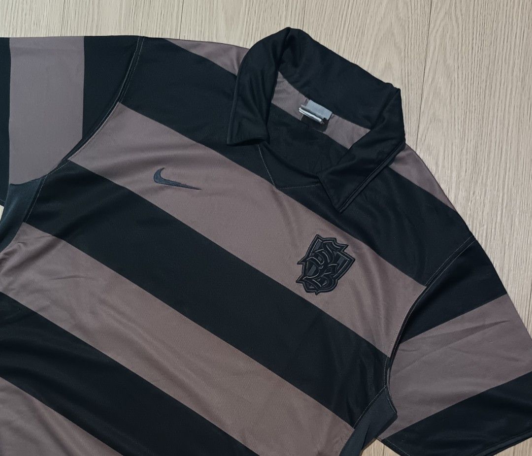 NIKE SB STRIPED JERSEY (Category: Tshirts & Polo Shirts ) located in Cavite. Submitted by marcuz.lifestyle (Listing ID 1465415574, Image 3). Description: WIDTH:22 LENGTH:29 VERRYGOOD CONDITION ISSUE:MINIMAL RANS NASA PIC NA PO COLOR RATE:9.5/10 MOP:GCASH DELIVERY COURIER:JNT LOCATION:IMUS CAVITE.