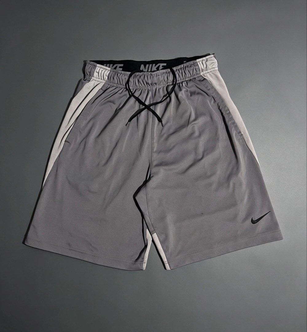 Nike side tone (Category: Shorts) located in Manila. Submitted by lardo.599 (Listing ID 1465409741, Image 2). Description: Size M No issue.