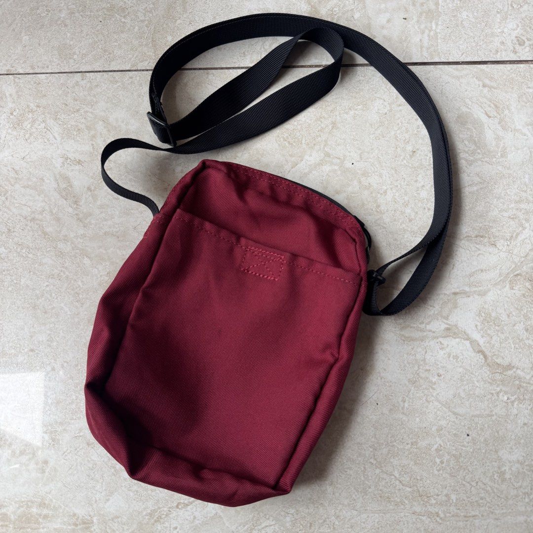 Nike Sling Bag (Category: Sling Bags) located in Davao. Submitted by cmbs141022 (Listing ID 1465384558, Image 3). Description: Authentic DM for more details In great condition.