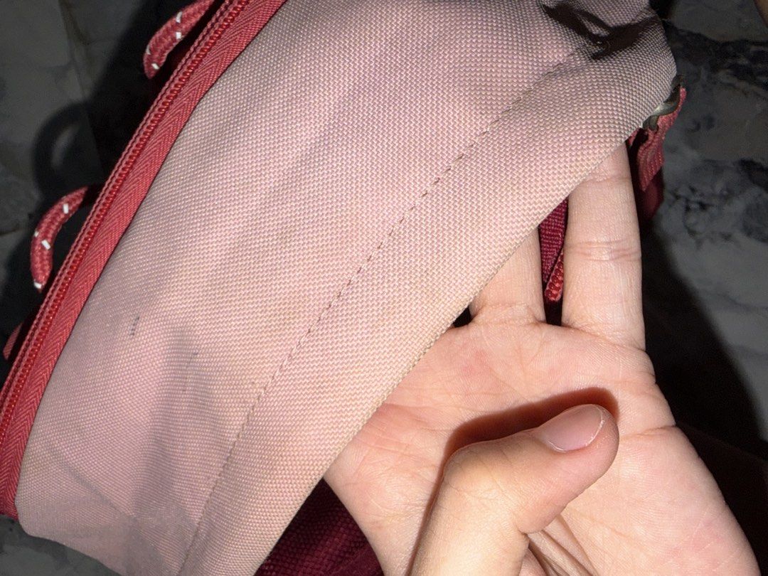 Nike Small Bag (Category: Backpacks) located in Manila. Submitted by sheikbeep (Listing ID 1465454054, Image 3). Description: Nike Small Backpack No major flaws All zipper works fine It can fit books also!.