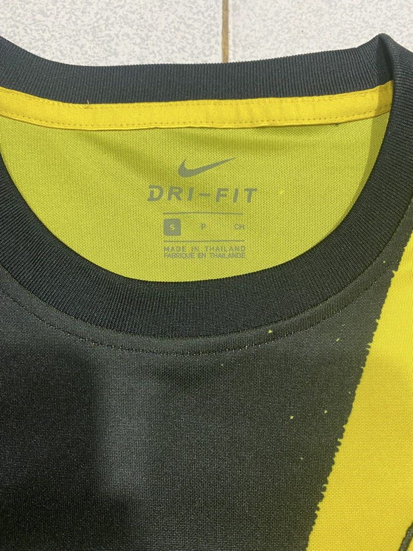 Nike Soccer Jersey (Category: Activewear) located in Mandaue City. Submitted by MJ_80 (Listing ID 1465474203, Image 3). Description: Nike Inter Milan Mens Soccer Jersey Small Dimes: 18.5 X 28 See photos for measurements Color rate & Condition: 9.9/10 Price: 1,350 .