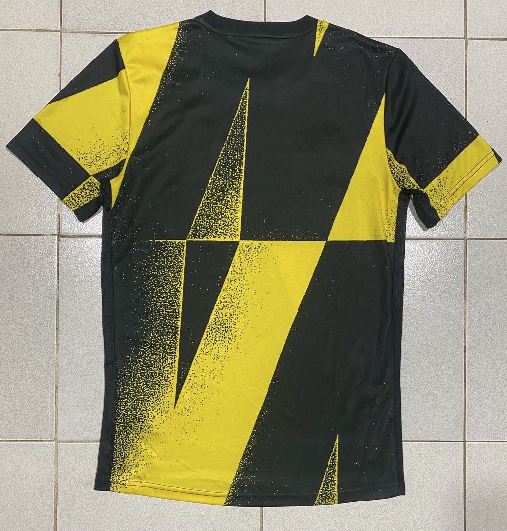 Nike Soccer Jersey (Category: Activewear) located in Mandaue City. Submitted by MJ_80 (Listing ID 1465474203, Image 2). Description: Nike Inter Milan Mens Soccer Jersey Small Dimes: 18.5 X 28 See photos for measurements Color rate & Condition: 9.9/10 Price: 1,350 .