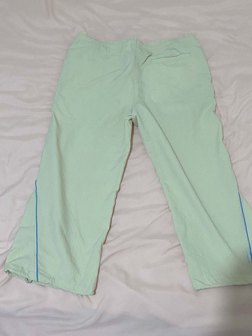 Nike Sphere Dry Beige/Tan Capri Pants (Category: Other Bottoms) located in Iba. Submitted by yunqiz (Listing ID 1465493163, Image 1). Description: measurments laid flat (in.) outseam - 29 inseam - 20.5 waist - 14 opening - 8.