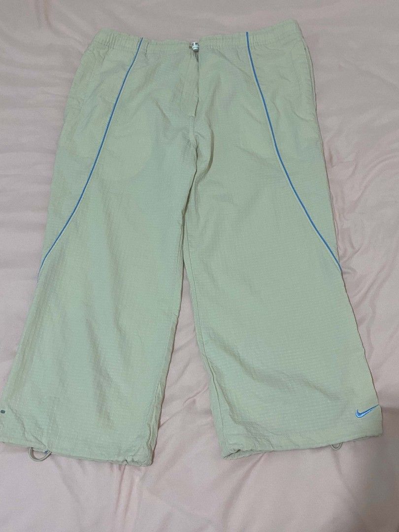 Nike Sphere Dry Beige/Tan Capri Pants (Category: Other Bottoms) located in Iba. Submitted by yunqiz (Listing ID 1465493163, Image 2). Description: measurments laid flat (in.) outseam - 29 inseam - 20.5 waist - 14 opening - 8.