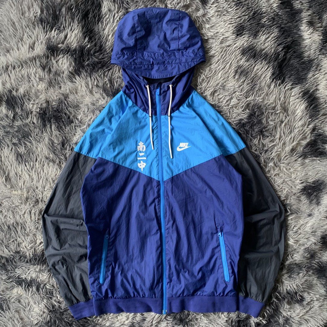 Nike Sportswear Windrunner Hooded Jacket (Category: Coats, Jackets and Outerwear) located in Sindangan. Submitted by holy_thrift (Listing ID 1465503971, Image 1). Description: - Nike Sportswear Windrunner Hooded Jacket - width / 23 - length / 27 - issue / minimal crack sa print logo nya at sa last pic din, overall yan lang naman sign of usage lang - free shipping .
