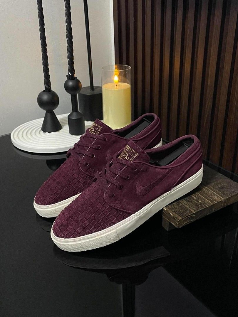 Nike stefan janoski elite (Category: Sneakers) located in Manila. Submitted by bnyluxurygoods (Listing ID 1465478255, Image 2). Description: Nike stefan janoski Elite night maroon Rare piece 24.5 cm 38.5 euro 6.5 us fit for 24cm or 6us as well slightly nego lang po wag masyado, may freebie din po yan na another janoski, will pass as new, no issue. 😅 rfs: decluttering.