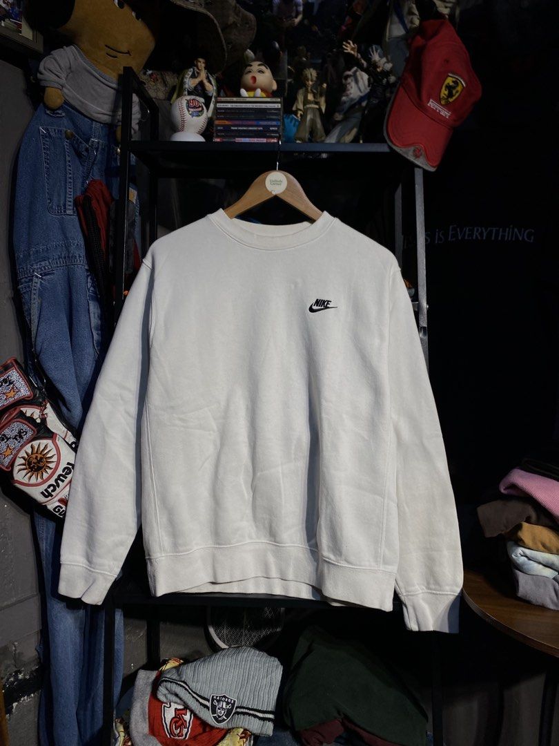 NIKE SWEATER (Category: Coats, Jackets and Outerwear) located in San Pablo. Submitted by genesisllo24149 (Listing ID 1465549181, Image 2). Description: NIKE SWEATER LENGTH -> 27 WIDTH -> 23 ISSUE -> LINTS CONDITION -> GOOD DM TO PURCHASE 📥 DISCLAIMER: - Please manage your expectations, posted items are preloved, used & thrifted -Actual color may vary due to lighting -Flaker will be posted.