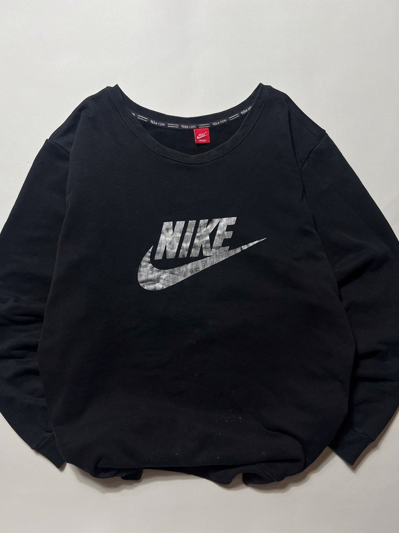 Nike sweatshirt (Category: Hoodies) located in Manila. Submitted by tripnimichael (Listing ID 1465460229, Image 2). Description: Large-xxl Width-25 Length-30 Issue-None.