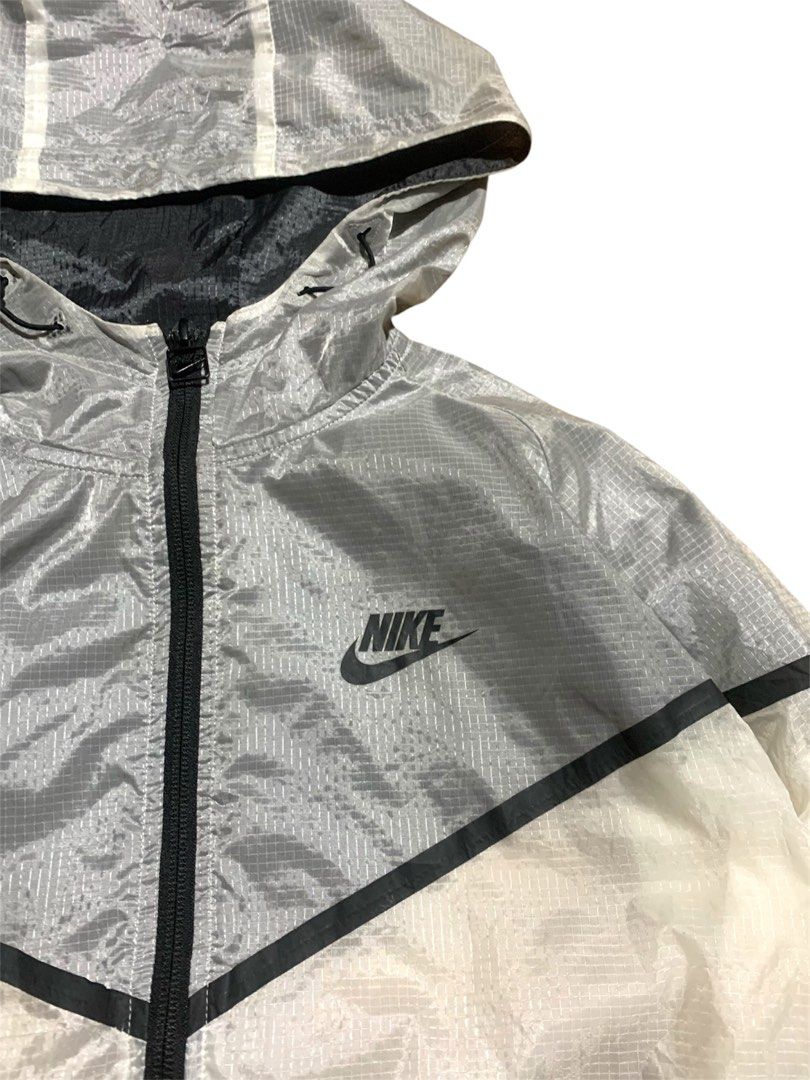 Nike Tech Fleece (Category: Coats, Jackets and Outerwear) located in Manila. Submitted by lyf_7hrift (Listing ID 1465491497, Image 2). Description: Nike Tech Fleece Windbreaker P300 24L 19W Dimes 9/10 Color Rate Good Condition.