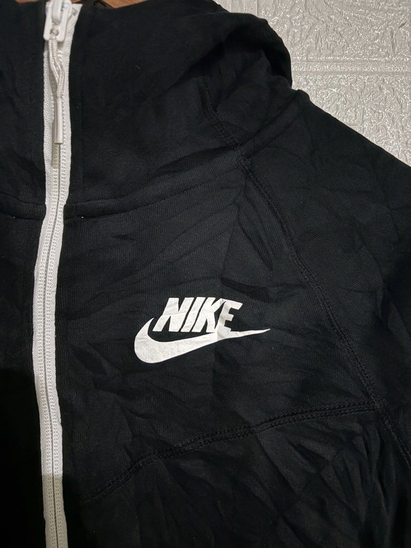nike tech fleece womens (Category: Coats, Jackets and Outerwear) located in Santa Rosa. Submitted by jeremydeas56388 (Listing ID 1465522982, Image 2). Description: size small 10/10 color rate as new issue ❌.