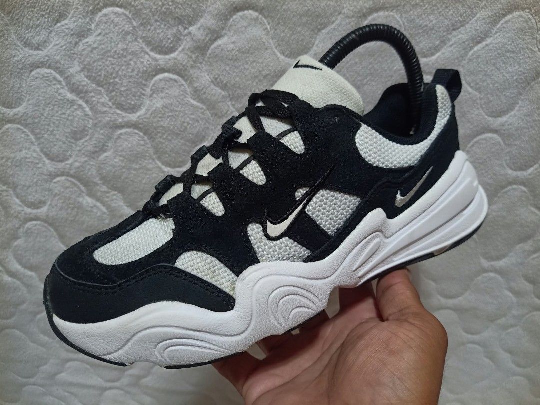 Nike tech hera (Category: Sneakers) located in Mandaue City. Submitted by ungriaprelovedshoes (Listing ID 1465523643, Image 2). Description: ORIGINAL 💯 PRELOVED , SECONDHAND👟 CLICK THE PICTURE FOR DETAILS CAN SHIP NATIONWIDE PAYMENT FIRST KUNG SHIPPING PARA PANATAG KAYU PWEDE VIDEO CALL OR VOUCH NYU PO AKU 📌 PERO PWEDE COD KUNG CEBU AREA MESSAGE ME FOR MORE DETAILS 😊🙏.