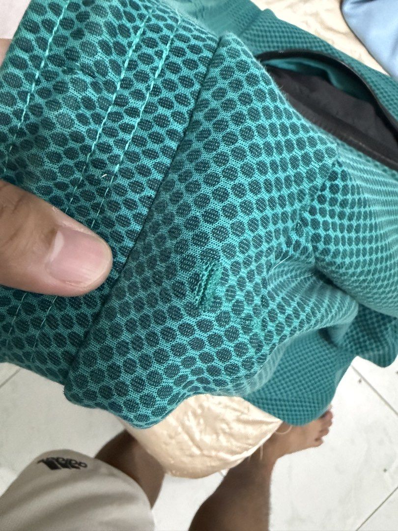Nike techfleece (Category: Shorts) located in Manila. Submitted by ruel1104 (Listing ID 1465432692, Image 3). Description: Like new po sana kaso may scratch po pero di butas solid pa din condition nito.