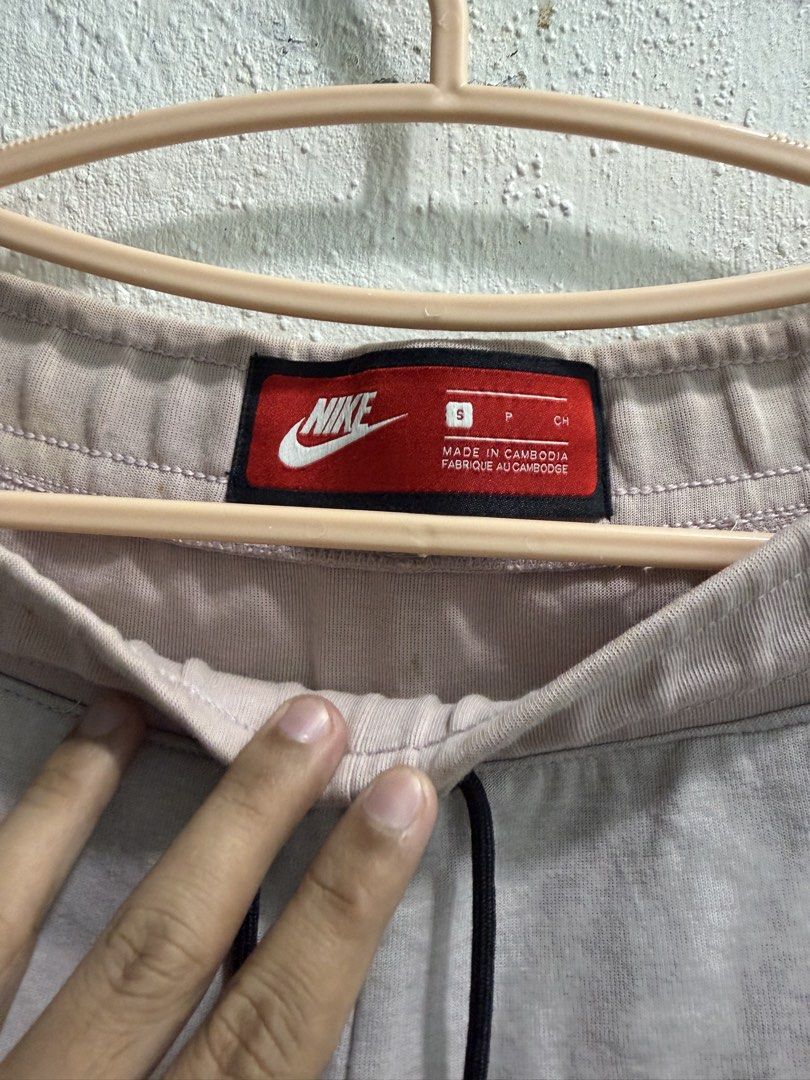 Nike techfleece short pink (Category: Shorts) located in Manila. Submitted by ruel1104 (Listing ID 1465432890, Image 3). Description: Like new no issue rare color pink 10/10 color rate.