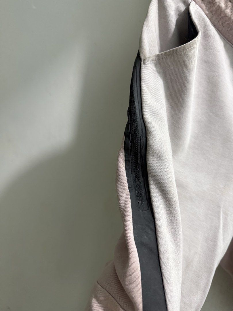 Nike techfleece short pink (Category: Shorts) located in Manila. Submitted by ruel1104 (Listing ID 1465432890, Image 2). Description: Like new no issue rare color pink 10/10 color rate.