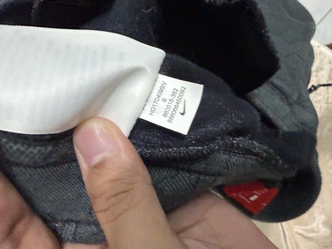 Nike techfleece snake skin camo (Category: Joggers) located in Manila. Submitted by ruel1104 (Listing ID 1465433219, Image 3). Description: Like new may issue tignan mo na lang sa last pic di ko kase alam tawag jan kayo na po bahala 100% legit yan mura na yan.