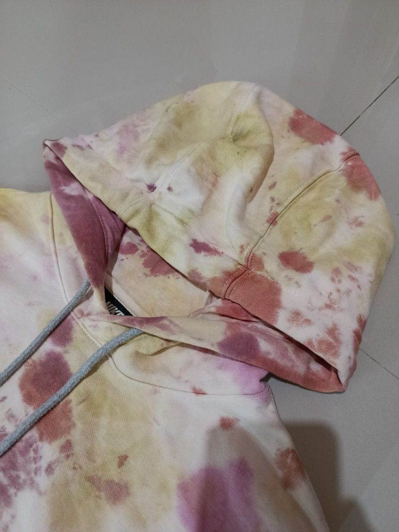 Nike Tie dye pullover Hoodie 📌 (Category: Coats, Jackets and Outerwear) located in Kiblawan. Submitted by joey012602 (Listing ID 1465517248, Image 2). Description: Nike Tie dye pullover hoodie 📌 Large fit to XL- 27-27 Dimension Very Excellent Condition Davao Location Ship J&T.