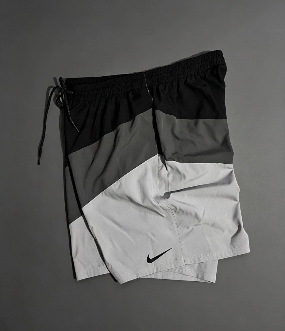 Nike tri tone (Category: Shorts) located in Manila. Submitted by lardo.599 (Listing ID 1465410296, Image 1). Description: Size XL No issueo.