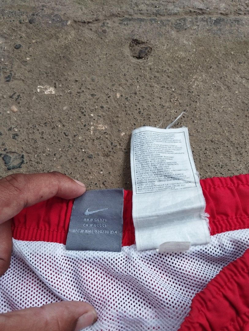 NIKE VINTAGE RUNNING SHORT (Category: Shorts) located in Pontevedra. Submitted by 6101_finds (Listing ID 1465464393, Image 3). Description: no issue in good condition.