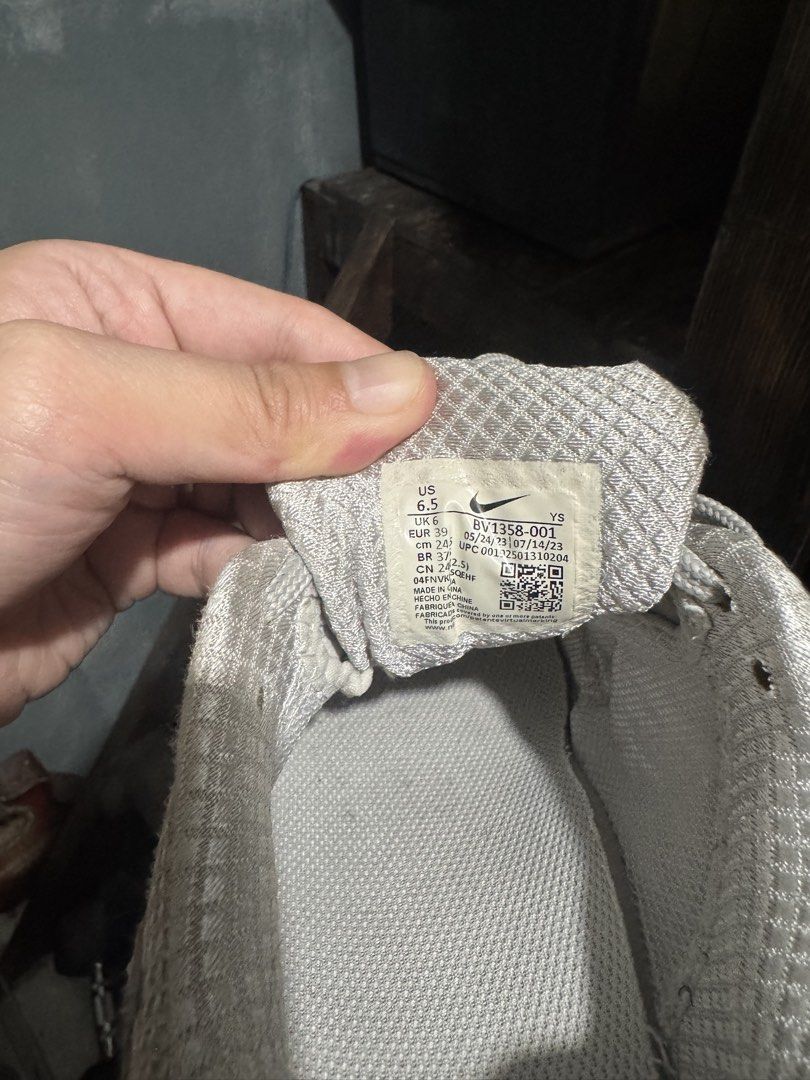 Nike Vomero 5 Vast Grey (Category: Sneakers) located in Manila. Submitted by JustinsCloset (Listing ID 1465438879, Image 2). Description: - Brand: Nike Zoom Vomero 5 - Colorway: Light Bone / Light Silver - Size: US 6.5 / UK 6 / EUR 39 - Condition: Worn a few times, soles show normal wear and uppers have light dust - Features: Mesh and synthetic upper with signature plastic heel cage for ultimate comfort - Inclusions: Replacement/No box included -