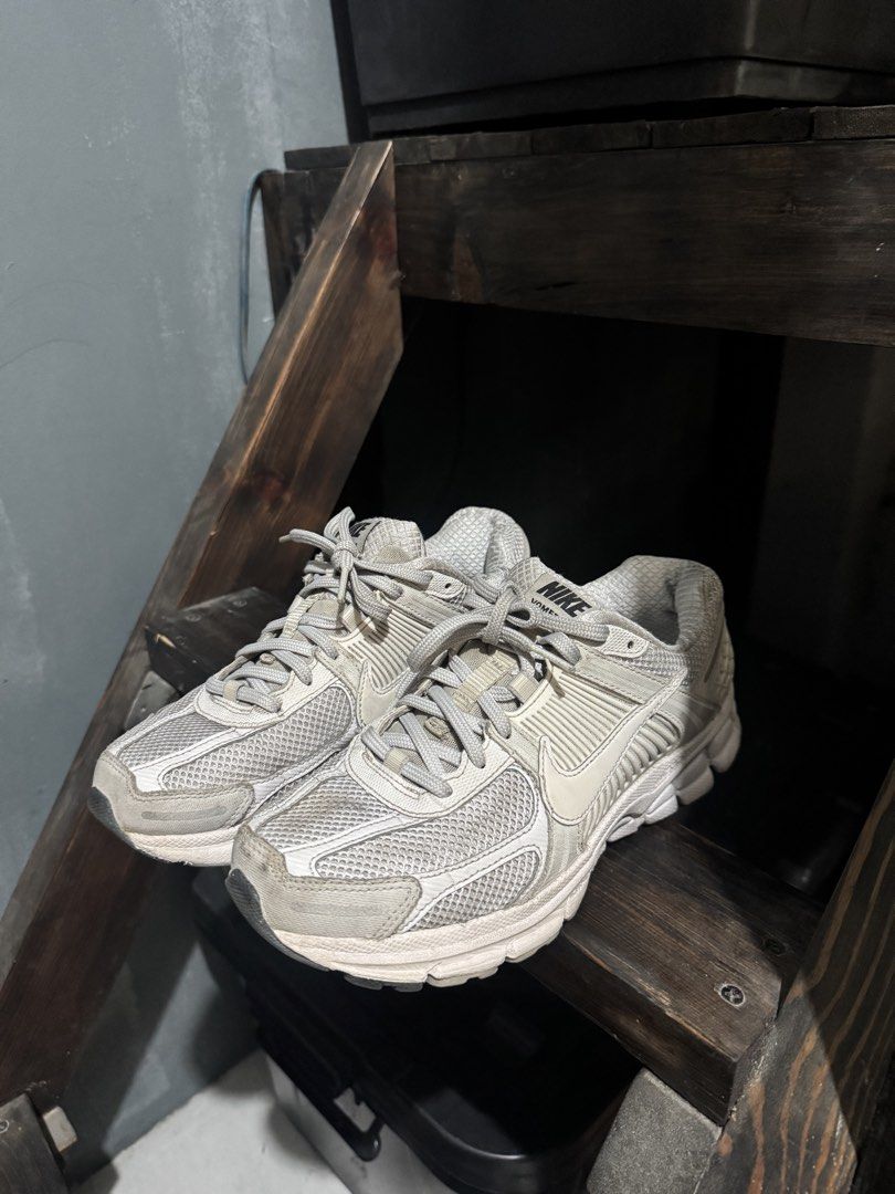 Nike Vomero 5 Vast Grey (Category: Sneakers) located in Manila. Submitted by JustinsCloset (Listing ID 1465438879, Image 1). Description: - Brand: Nike Zoom Vomero 5 - Colorway: Light Bone / Light Silver - Size: US 6.5 / UK 6 / EUR 39 - Condition: Worn a few times, soles show normal wear and uppers have light dust - Features: Mesh and synthetic upper with signature plastic heel cage for ultimate comfort - Inclusions: Replacement/No box included -