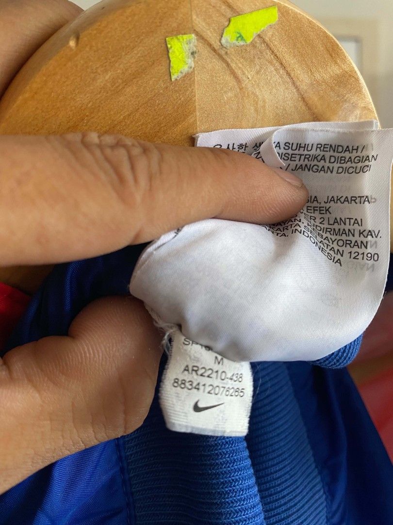 NIKE WINBREAKER (Category: Coats, Jackets and Outerwear) located in Cabuyao City. Submitted by jp-collection (Listing ID 1465457990, Image 3). Description: .