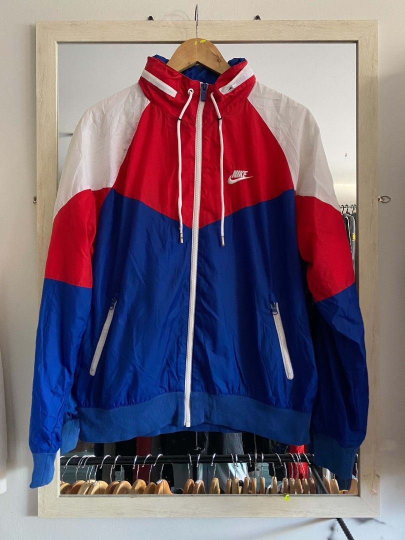 NIKE WINBREAKER (Category: Coats, Jackets and Outerwear) located in Cabuyao City. Submitted by jp-collection (Listing ID 1465457990, Image 1). Description: .