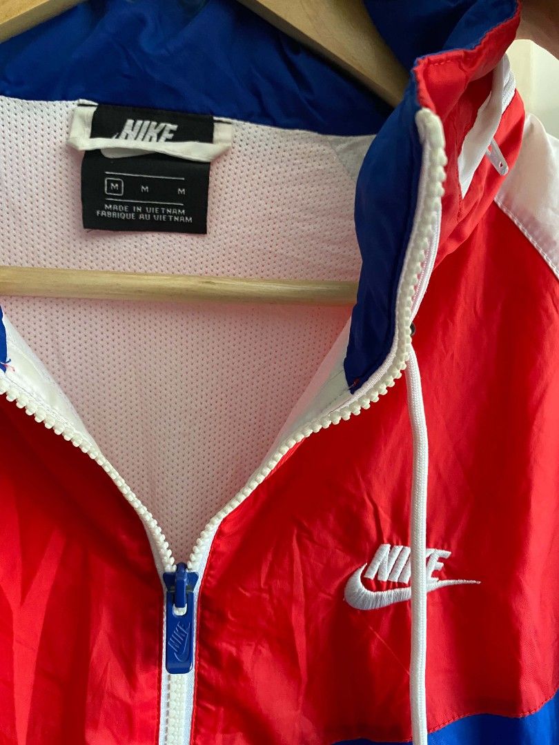 NIKE WINBREAKER (Category: Coats, Jackets and Outerwear) located in Cabuyao City. Submitted by jp-collection (Listing ID 1465457990, Image 2). Description: .